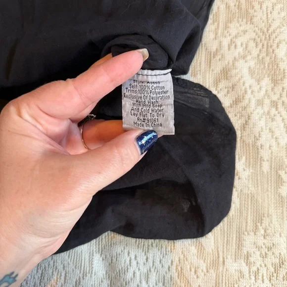 Johnny Was Biya embroidered v-neck peasant black tunic - Picture 6 of 9